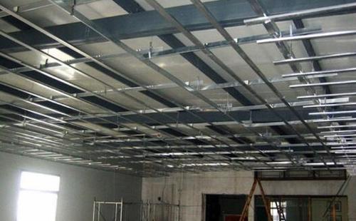 建鄴區(qū)廠房裝修改造吊頂用哪些材料好？